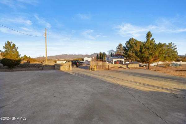 115 S MOUNTAIN VISTA RD, ANTHONY, NM 88021, photo 3 of 66