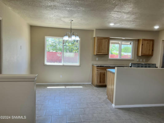 2102 LESTER AVE, LAS CRUCES, NM 88001, photo 4 of 28