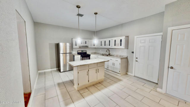 1031 N MESQUITE ST, LAS CRUCES, NM 88001, photo 5 of 19